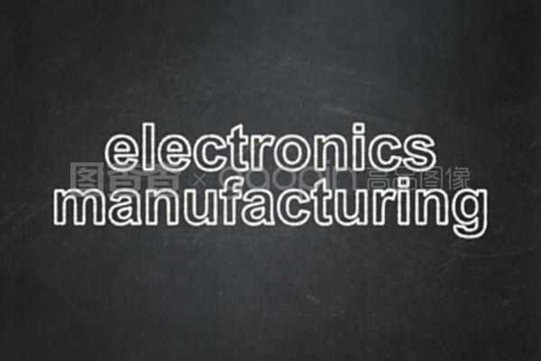 黑板背景下的商務電子概念產(chǎn)品 創(chuàng)新、簡約與協(xié)作的未來